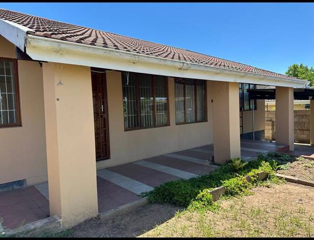 6 BEDROOM HOUSE FOR SALE IN MTHATHA CENTRAL